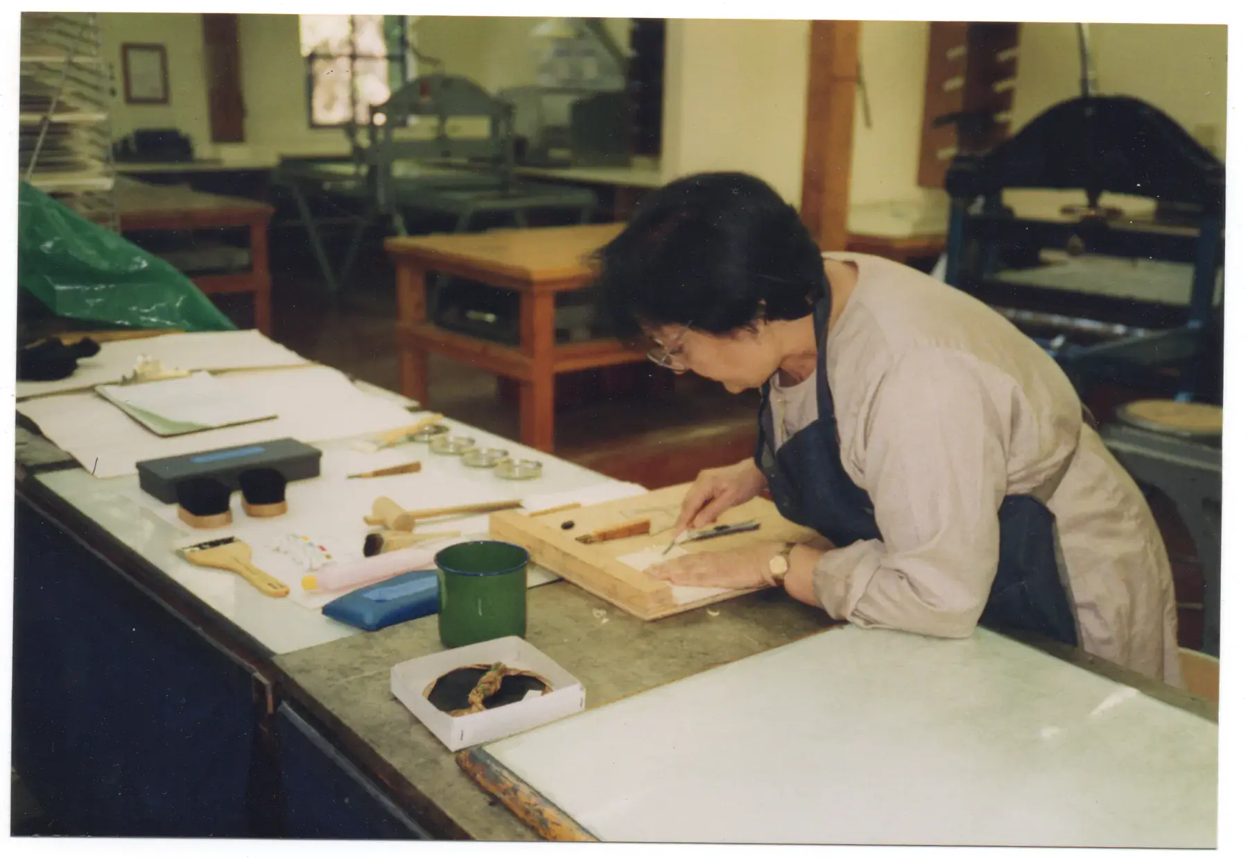 Zarina with students in the Santa Cruz print workshop